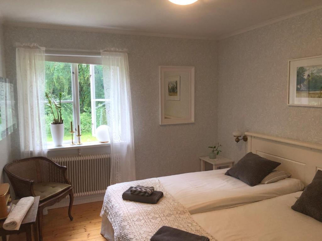 Posteľ alebo postele v izbe v ubytovaní Visingsö Pensionat