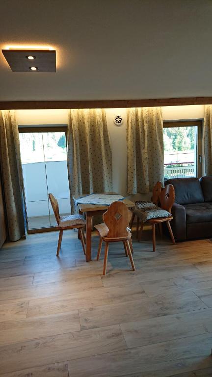Posedenie v ubytovaní Haus Joelblick und Haus Oberadelsber