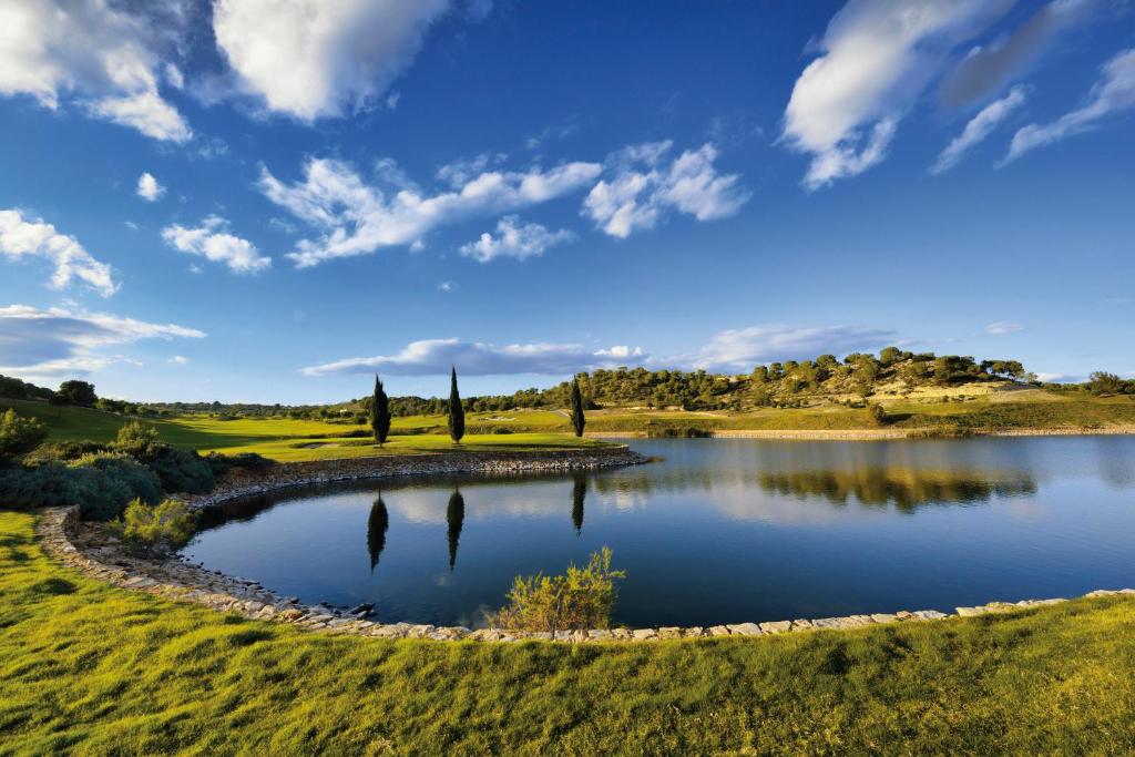 オリフエラ・コスタにあるLas Colinas Golf & Country Club Residencesのギャラリーの写真