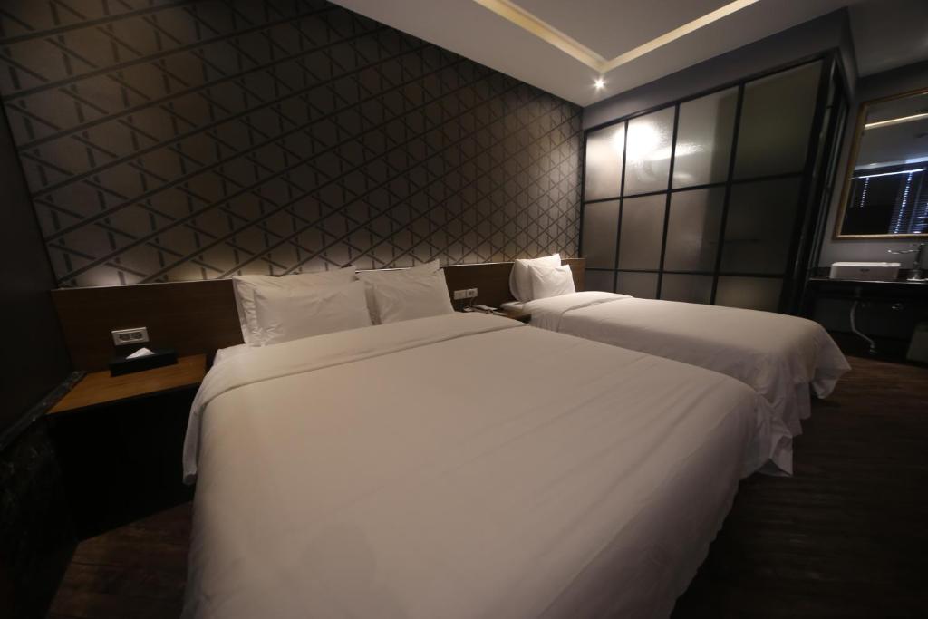 Postel nebo postele na pokoji v ubytování Beomil Brown Dot Hotel