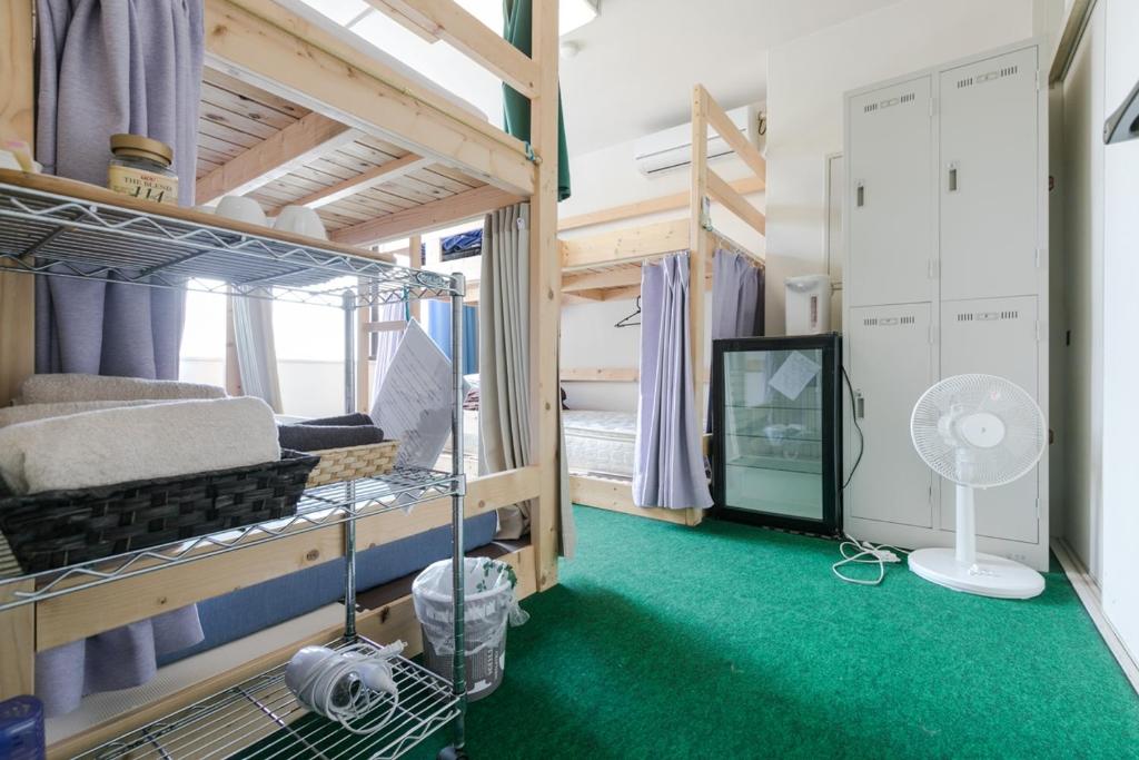 Postel nebo postele na pokoji v ubytování Travellersdou Kirinya
