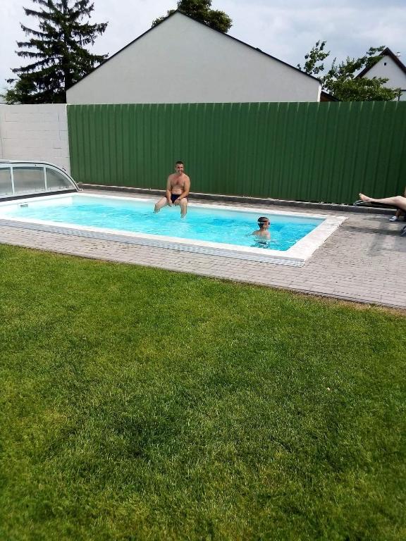 Bazén v ubytovaní OAK Residents Siófok alebo v jeho blízkosti