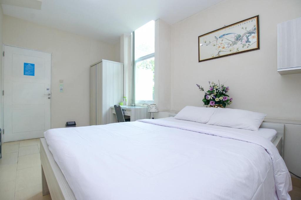 Кровать или кровати в номере Blossom Resident Blok M