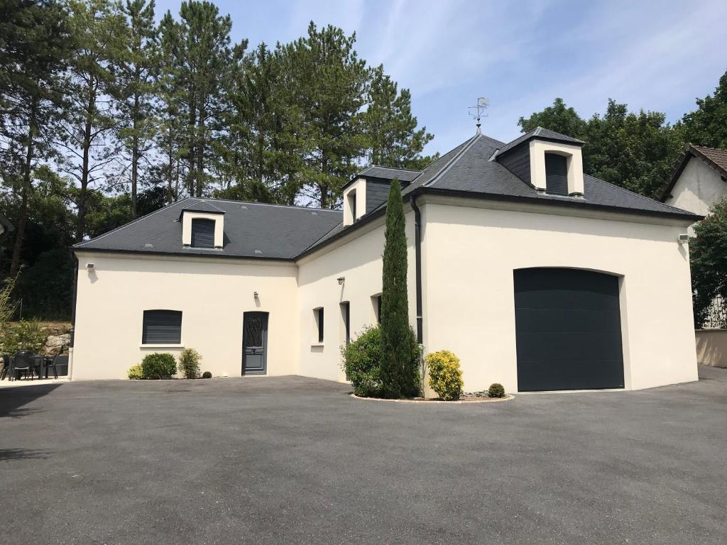 a white house with a black roof at Champagne BNB - La Source in Fontaine-sur-Ay