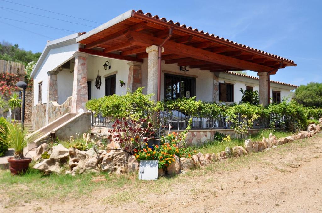 Imagen de la galería de Bella Vista With Sea View - Happy Rentals, en Cugnana