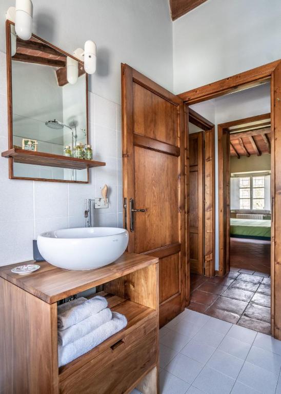 Kúpeľňa v ubytovaní Appartamento con magnifica vista e piscina