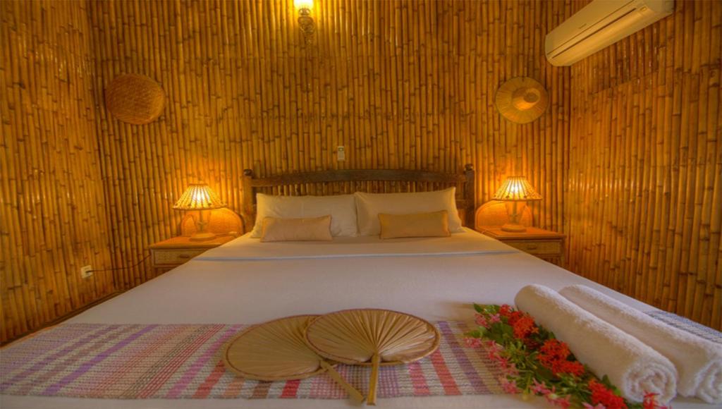 Postel nebo postele na pokoji v ubytování Palm Village Resort & Spa