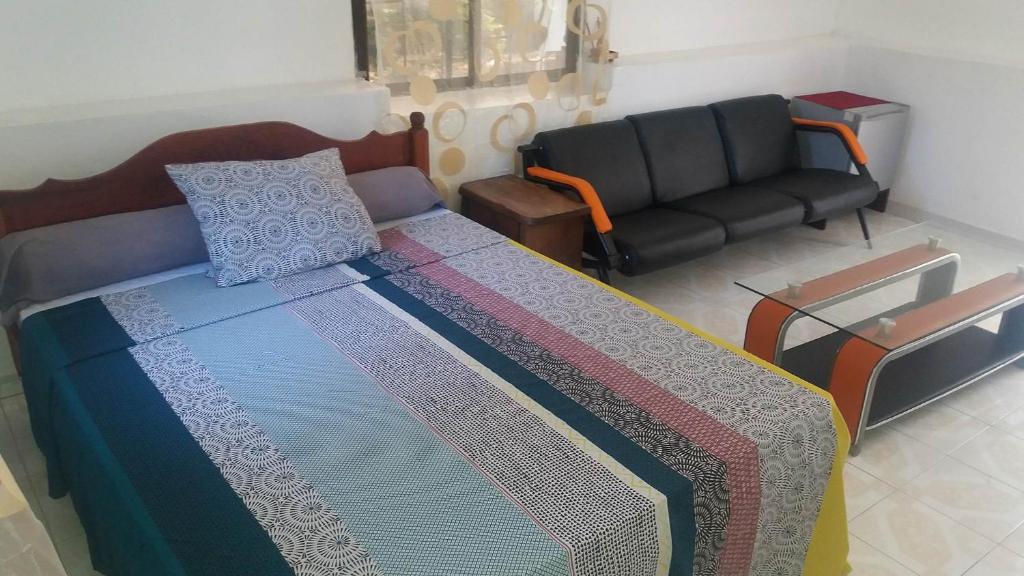 Postel nebo postele na pokoji v ubytování Farida Lodge