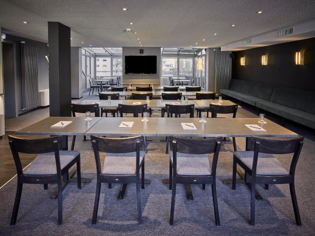 Un restaurante u otro lugar para comer en Baxter Hotel