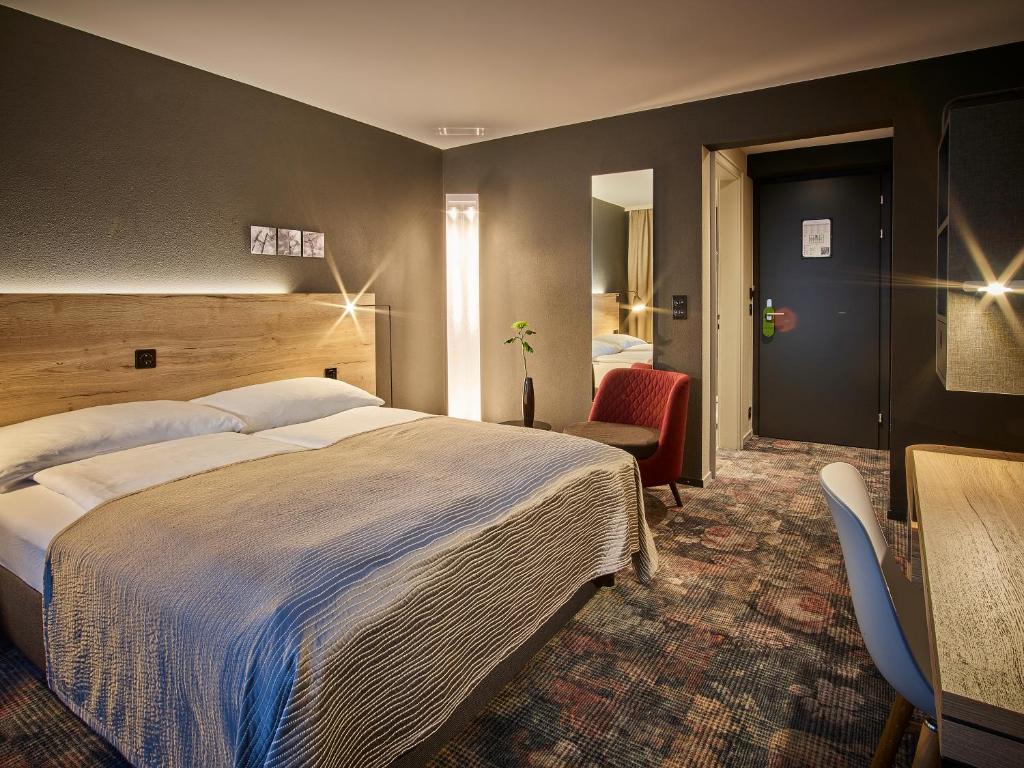 Una cama o camas en una habitación de Baxter Hotel