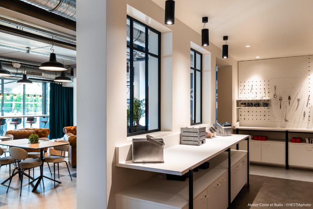 Kuchyň nebo kuchyňský kout v ubytování ibis Styles Bâle-Mulhouse Aéroport