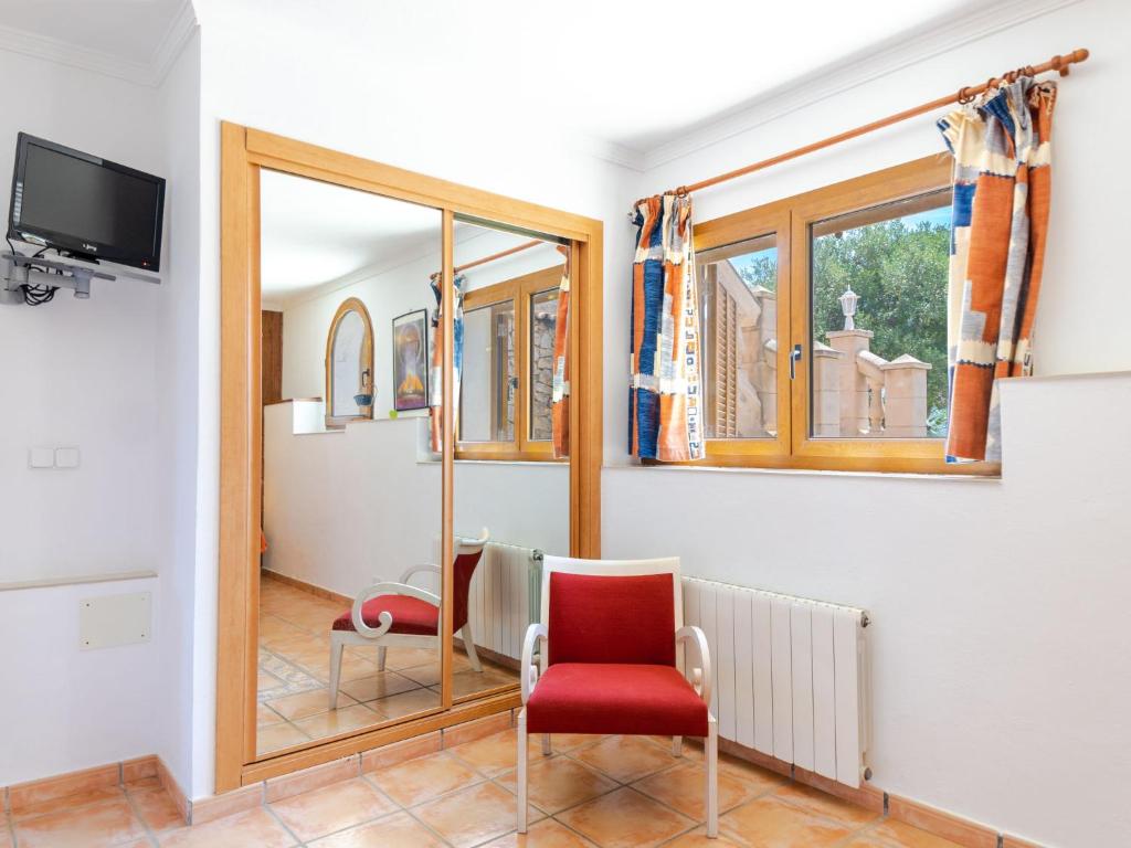 TV a/nebo společenská místnost v ubytování Villa Cala Torta Na Lluny by Interhome