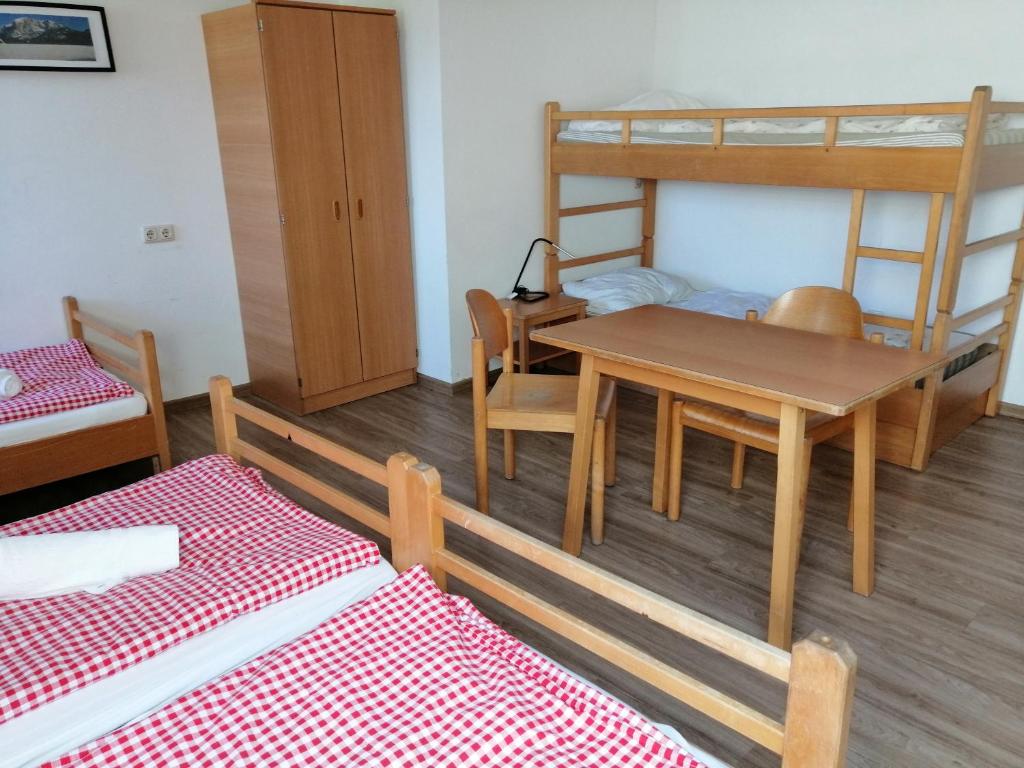 Postel nebo postele na pokoji v ubytování Luise Wehrenfennig & Haus EvA