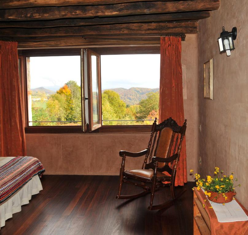 Nespecifikovaný výhled na hory nebo výhled na hory při pohledu z bed and breakfast