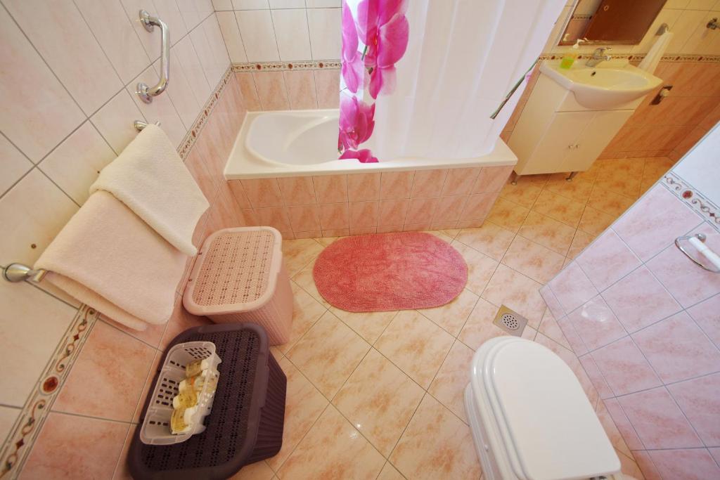 Kúpeľňa v ubytovaní Apartments Villa Hraste Hvar