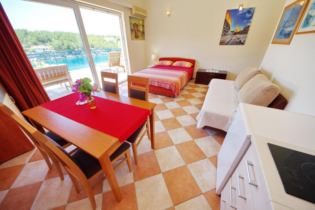 Posedenie v ubytovaní Apartments Villa Hraste Hvar