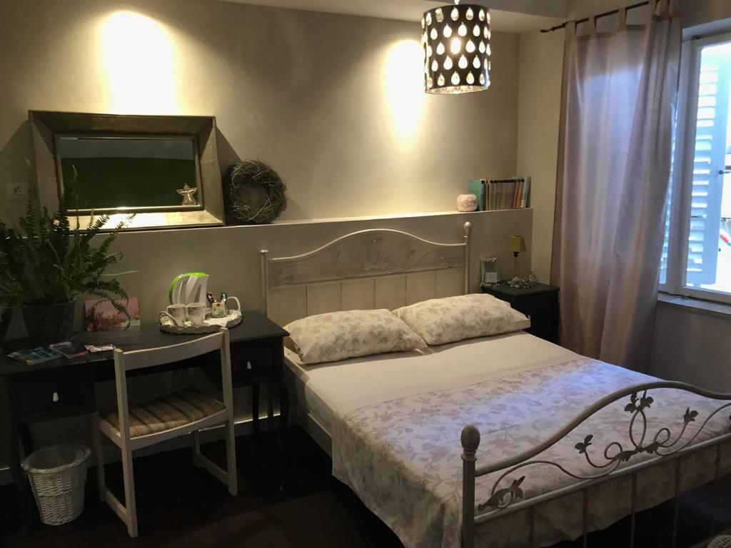 Posteľ alebo postele v izbe v ubytovaní Apartment and Rooms Lapad
