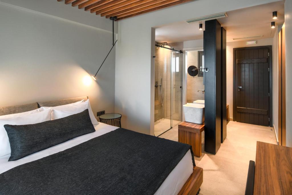 Postel nebo postele na pokoji v ubytování Uma Ray Suites