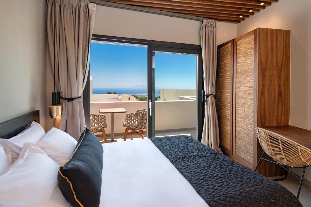 Postel nebo postele na pokoji v ubytování Uma Ray Suites