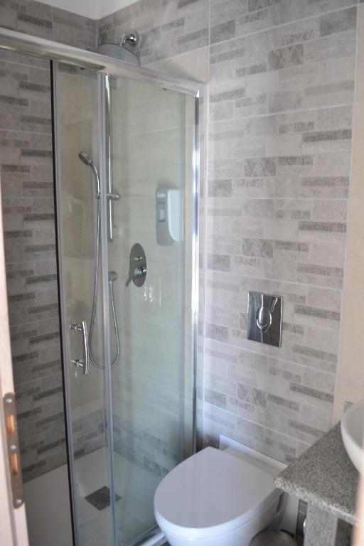 Dolphin Apartments 1 - 6