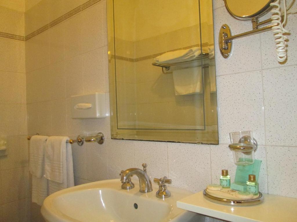 Łazienka w obiekcie Hotel Italia
