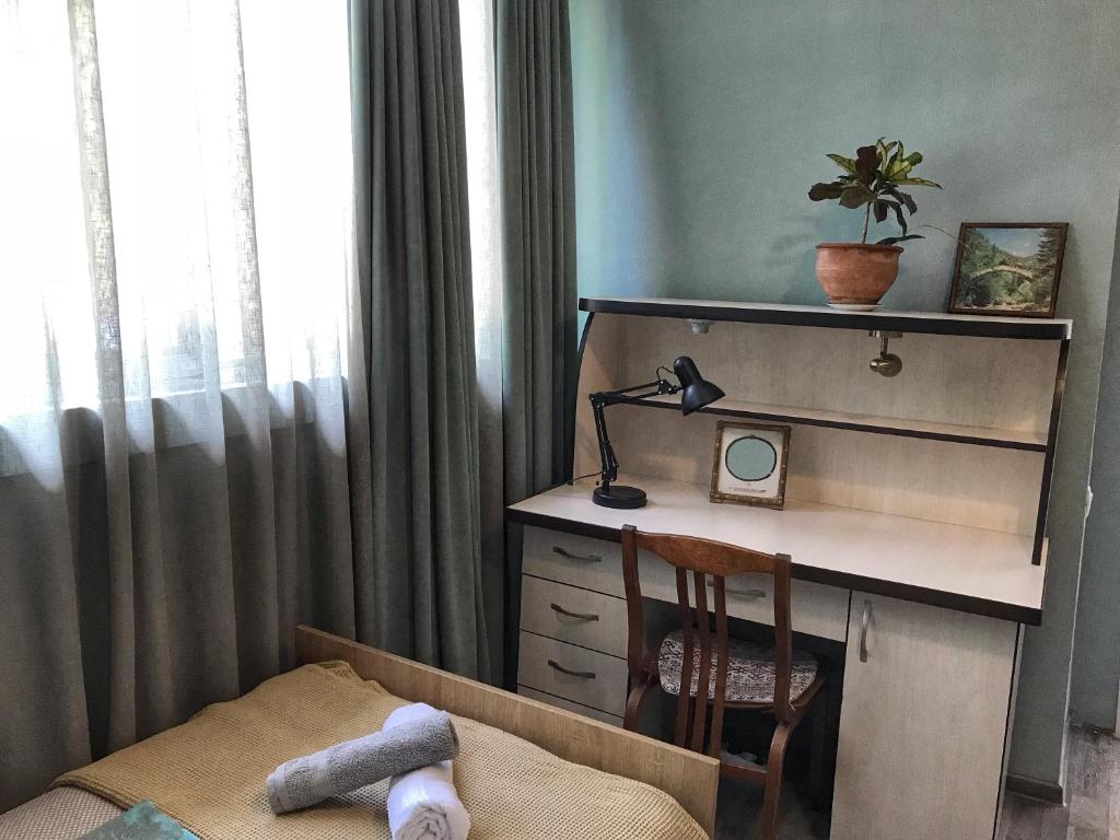 Postel nebo postele na pokoji v ubytování Talaveri Apartment in Old Tbilisi