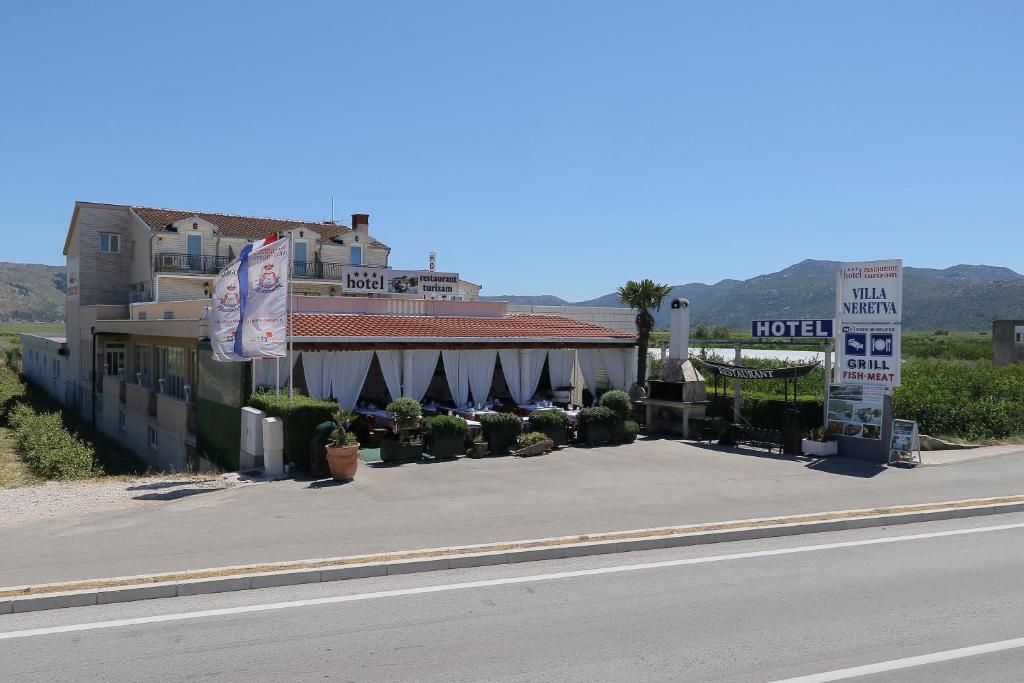 a hotel on the side of a road with a street at Hotel Villa Neretva - Metković in Metković