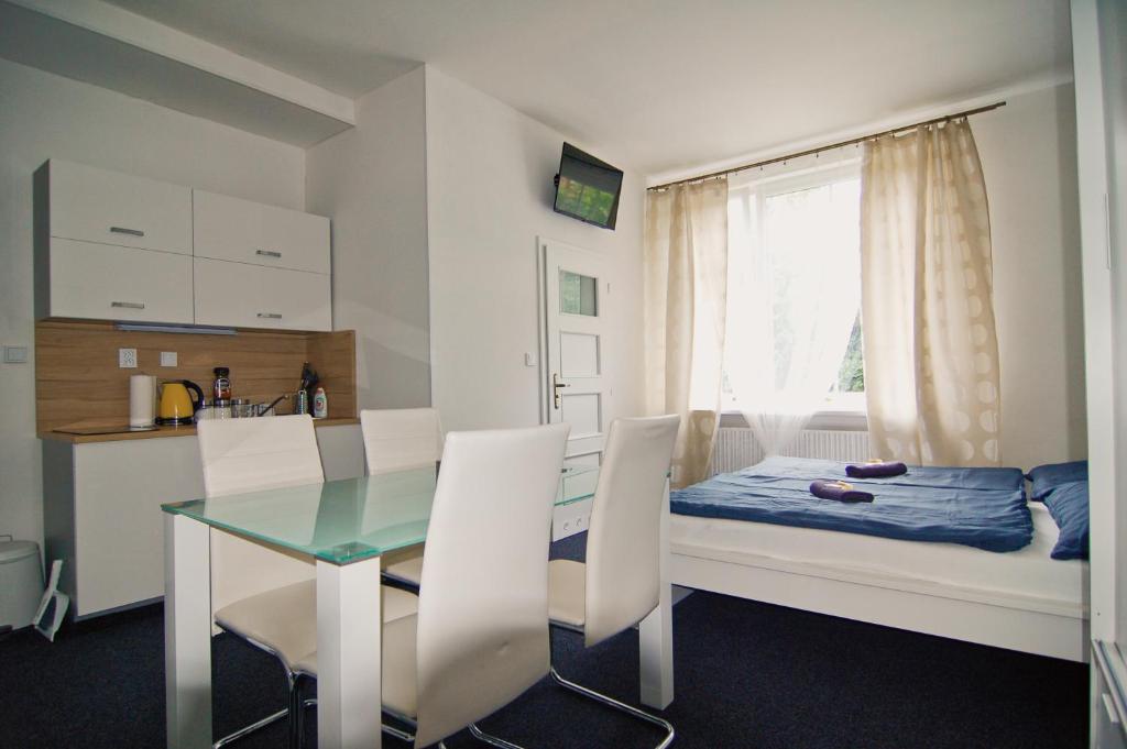 Postel nebo postele na pokoji v ubytování APARTHOTEL VÍTKOVICE