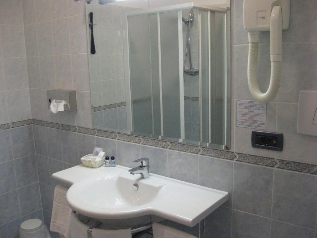 a bathroom with a sink and a mirror at Hotel Levante in Fossacesia