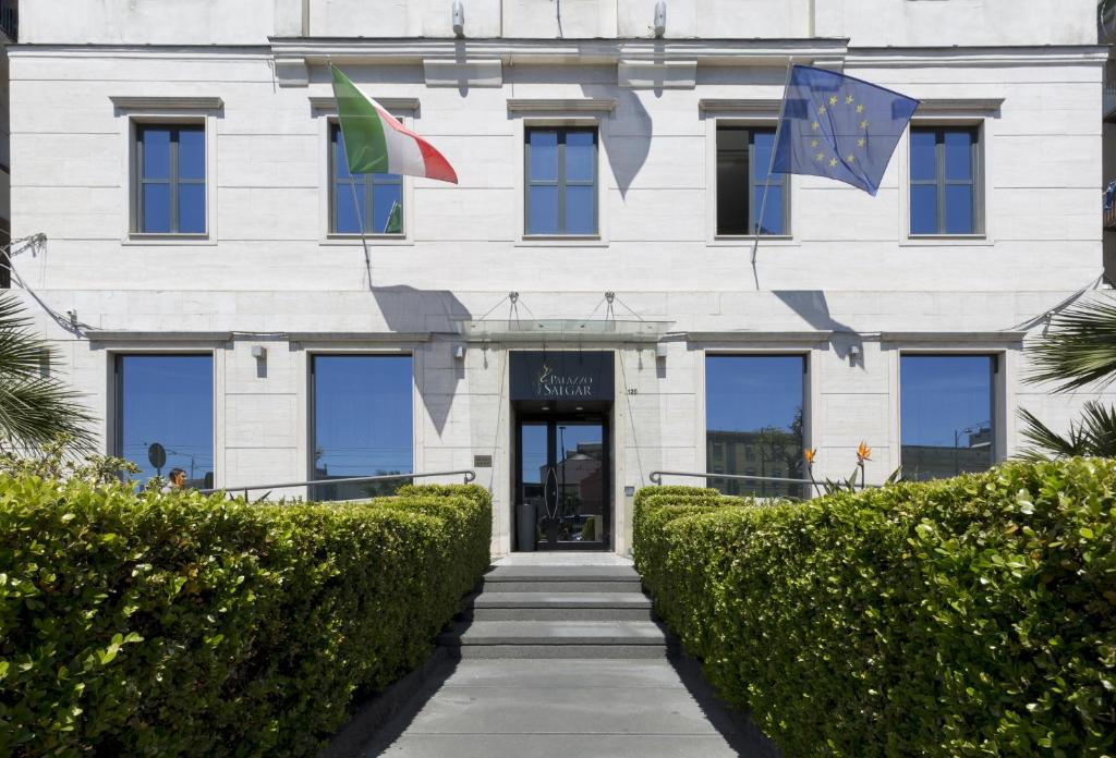 A fachada ou entrada de Palazzo Salgar