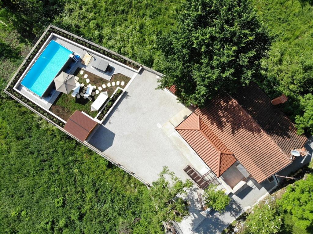 Bazén v ubytování Kuća kod Fajdara nebo v jeho okolí