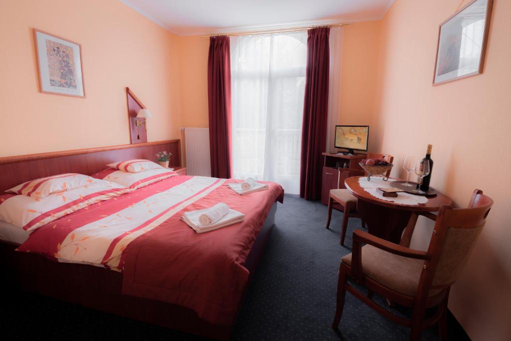 Boglárka Panzió - Étterem 3400 Mezőkövesd, Boglárka utca 1. kép - 1