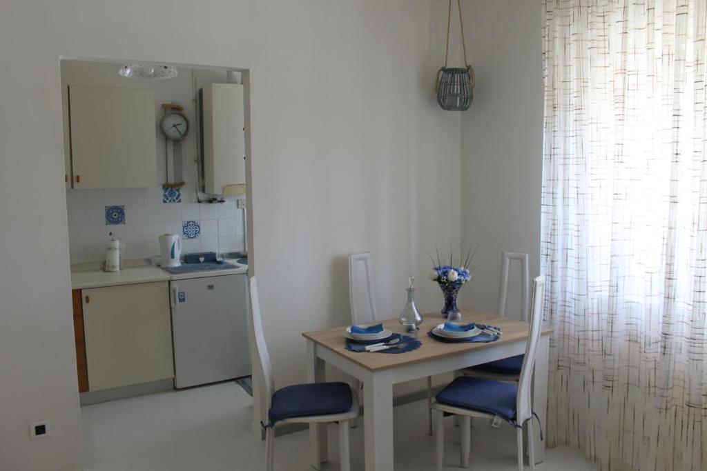Kuchyňa alebo kuchynka v ubytovaní casa vacanza Due Elle - Casa Alice