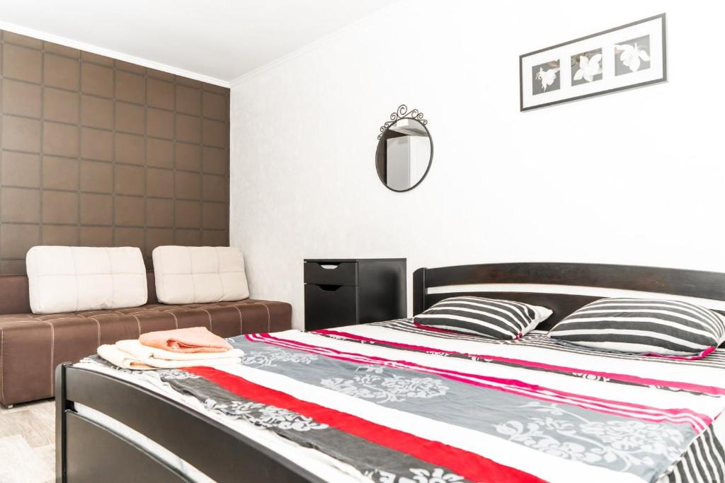 Łóżko lub łóżka w pokoju w obiekcie Prospekt Shevchenko