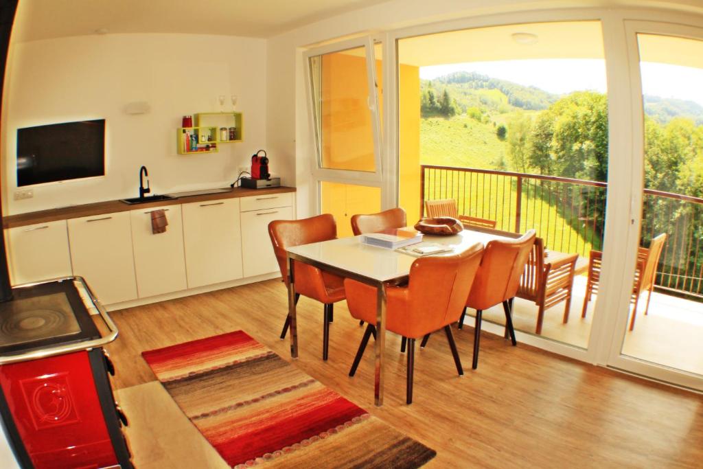 TV a/nebo společenská místnost v ubytování Suiten am Simmhof