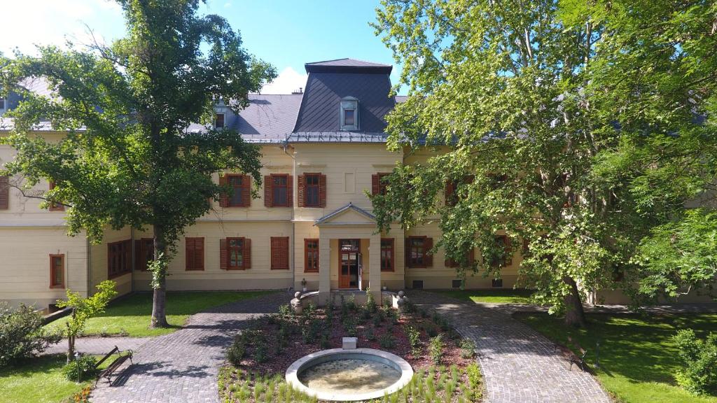 Vonkajšia záhrada v ubytovaní Főnix Wellness Resort
