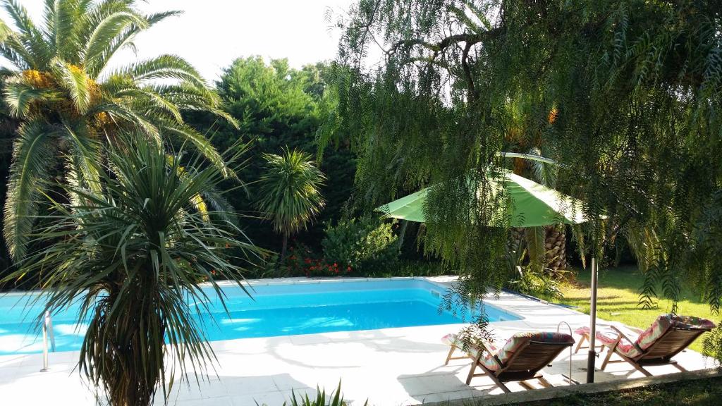 Swimmingpoolen hos eller tæt på Casa Sestina - Gîte indépendant dans belle propriété avec piscine