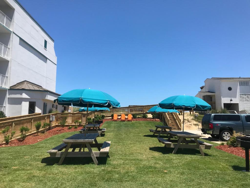 Jardín al aire libre en John Yancey Oceanfront Inn