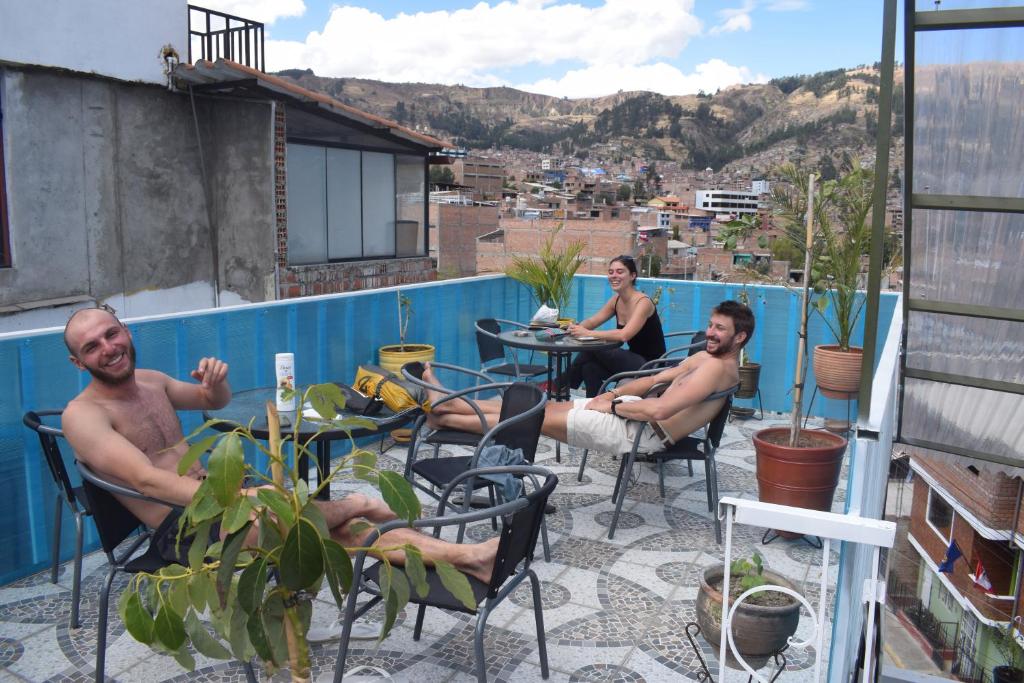 Nespecifikovaný výhled na hory nebo výhled na hory při pohledu z hostelu