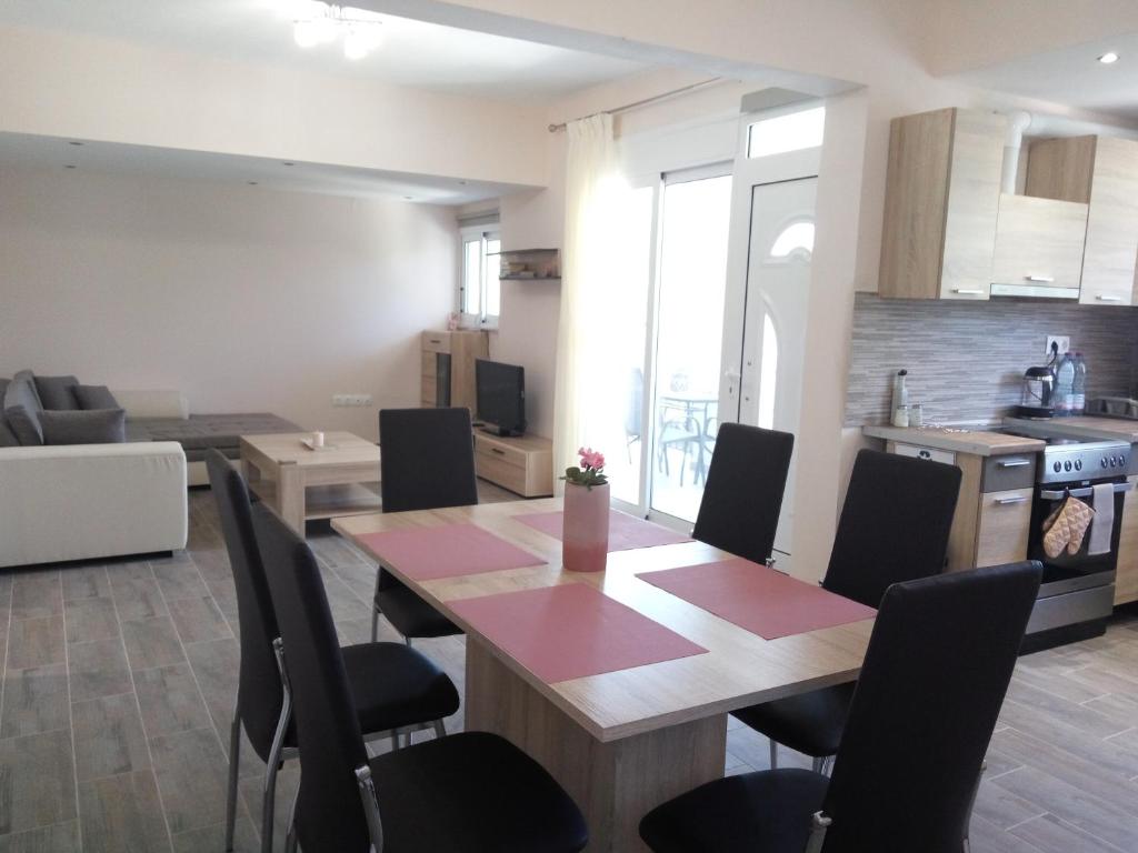 Gallery image of Helios & Elia family apartment in Liapades