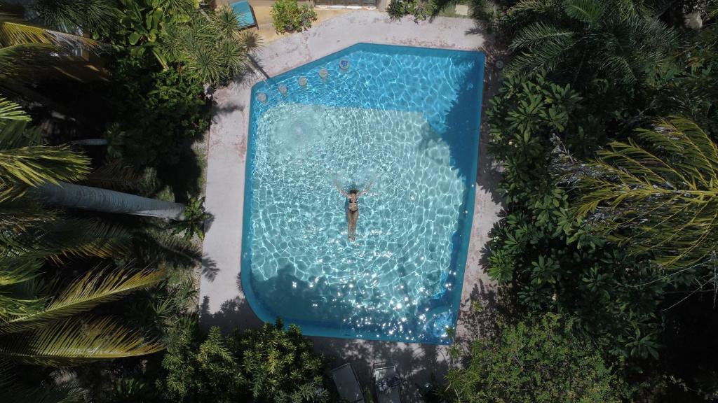 a large blue clock sitting in the middle of a pool at Casa Kin33 in Cancún