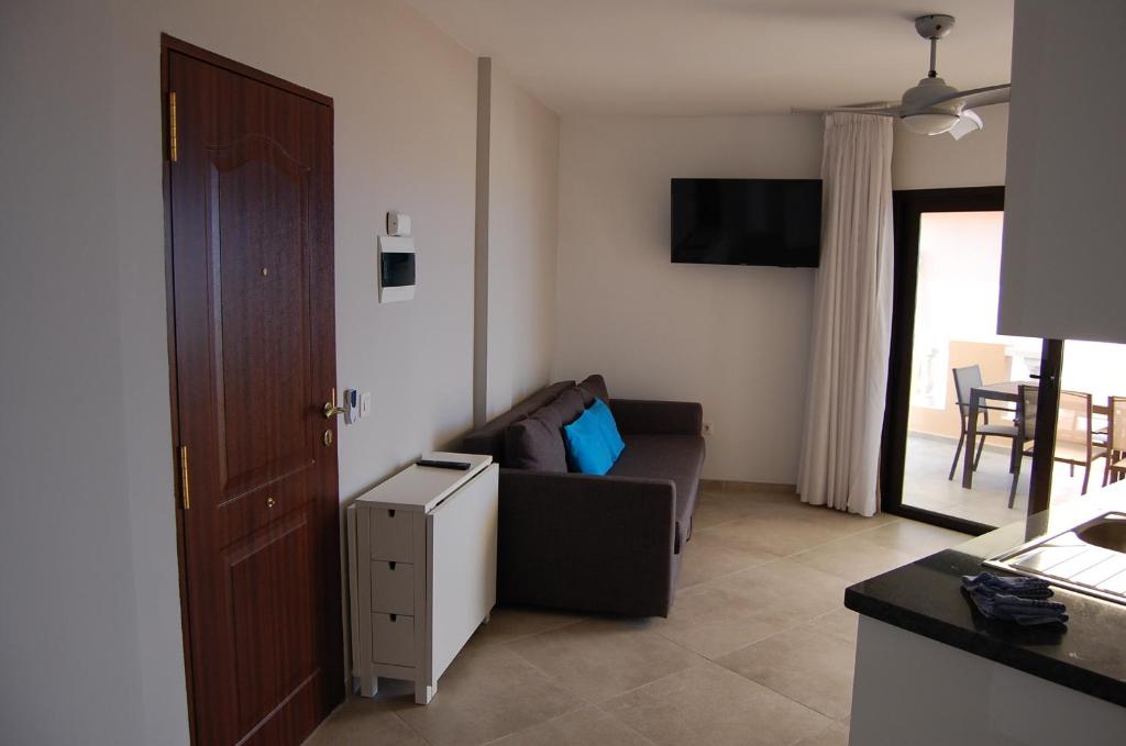 Televízia a/alebo spoločenská miestnosť v ubytovaní Paradise Court Las Americas WiFi Pool 57