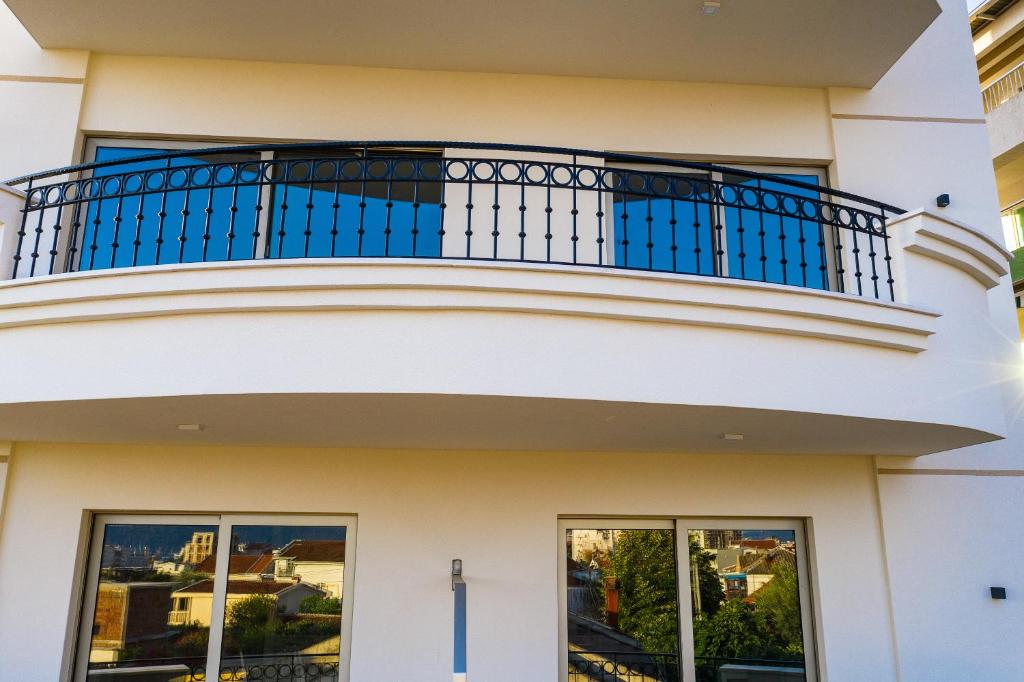 a building with a balcony on top of it at Apolon Apart in Bar, Susanj