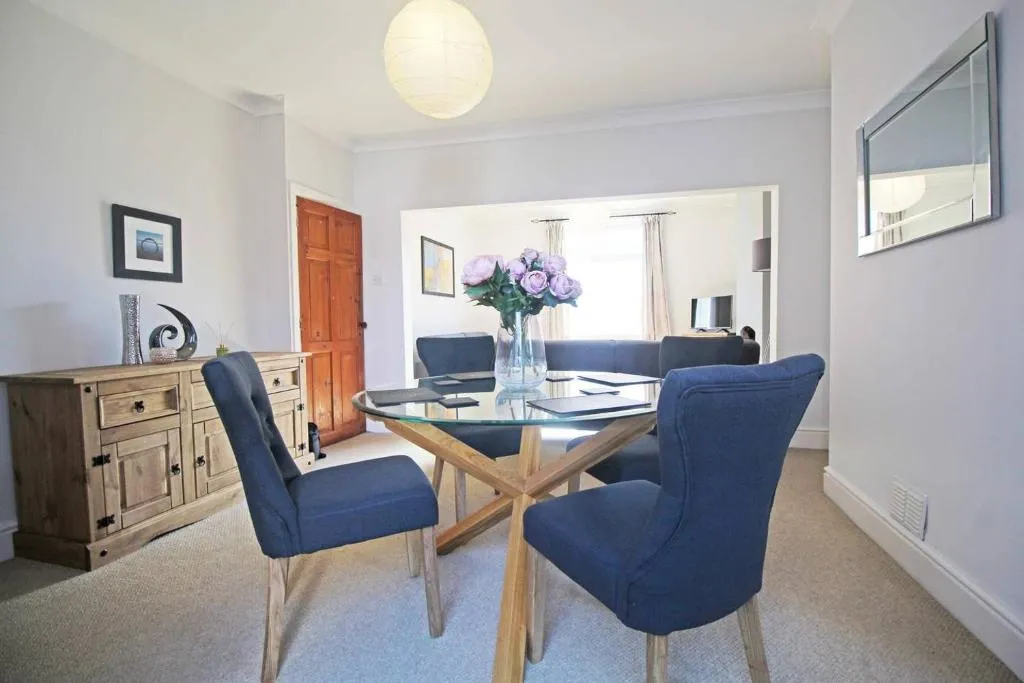 Classic Chester Terrace - Great Location in Hoole, Chester, United Kingdom