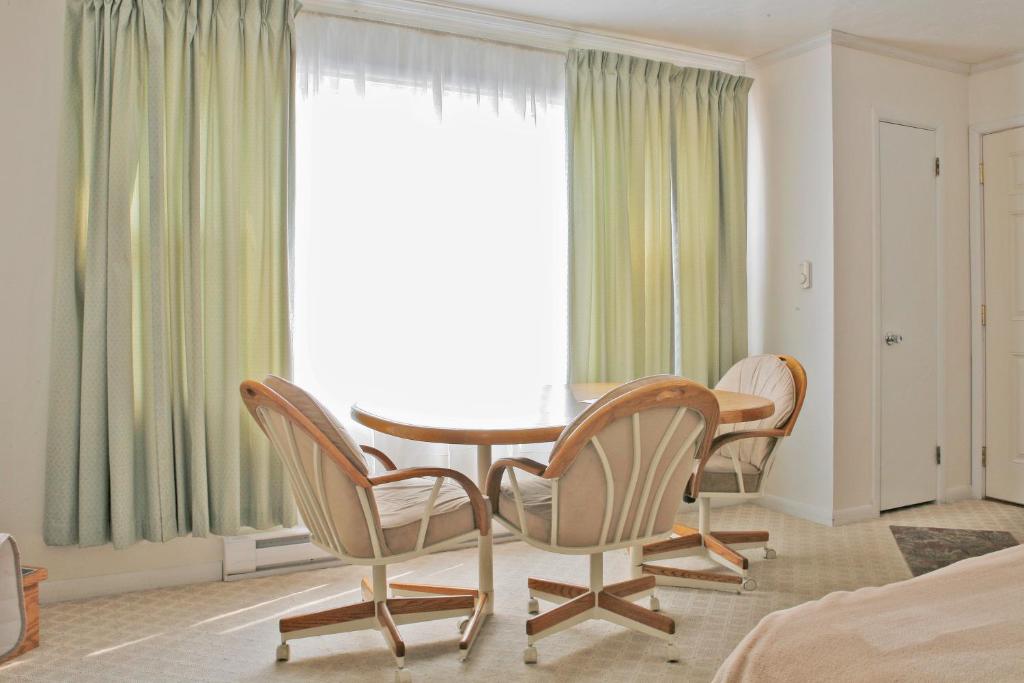 Peninsula Park-View Resort - Deluxe King Studio