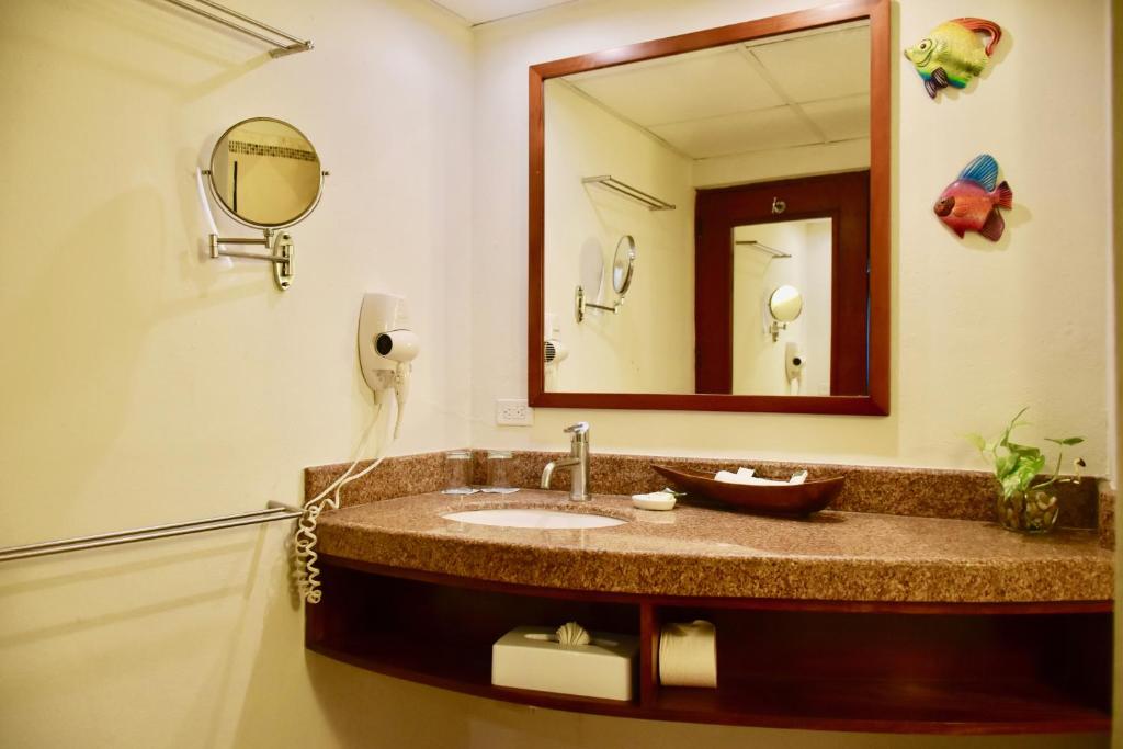 Playa Palms Beach Hotel photo