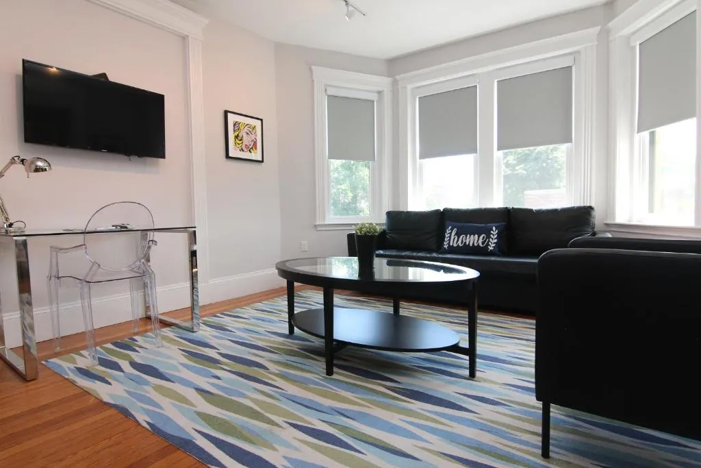 Large Studio w/ Queen AND Sofa Bed..#38 in Waltham