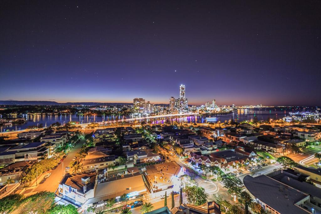 The Meriton Apartments on Main Beach - Resim 44