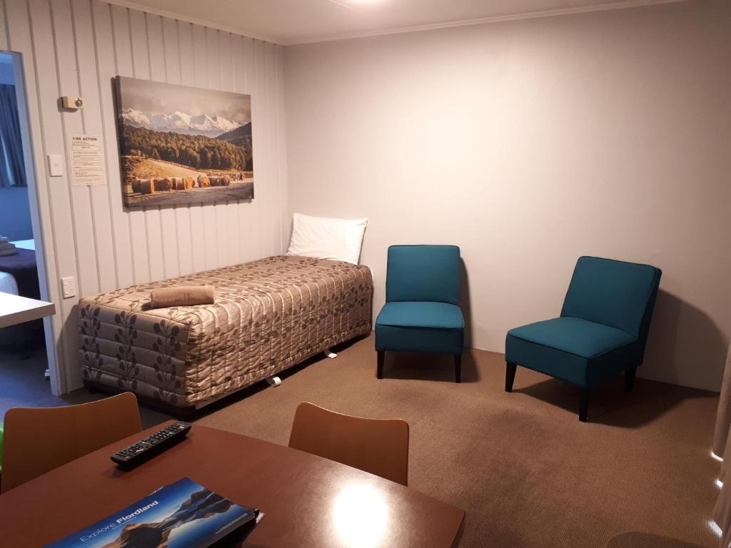 Postel nebo postele na pokoji v ubytování Edgewater Motel