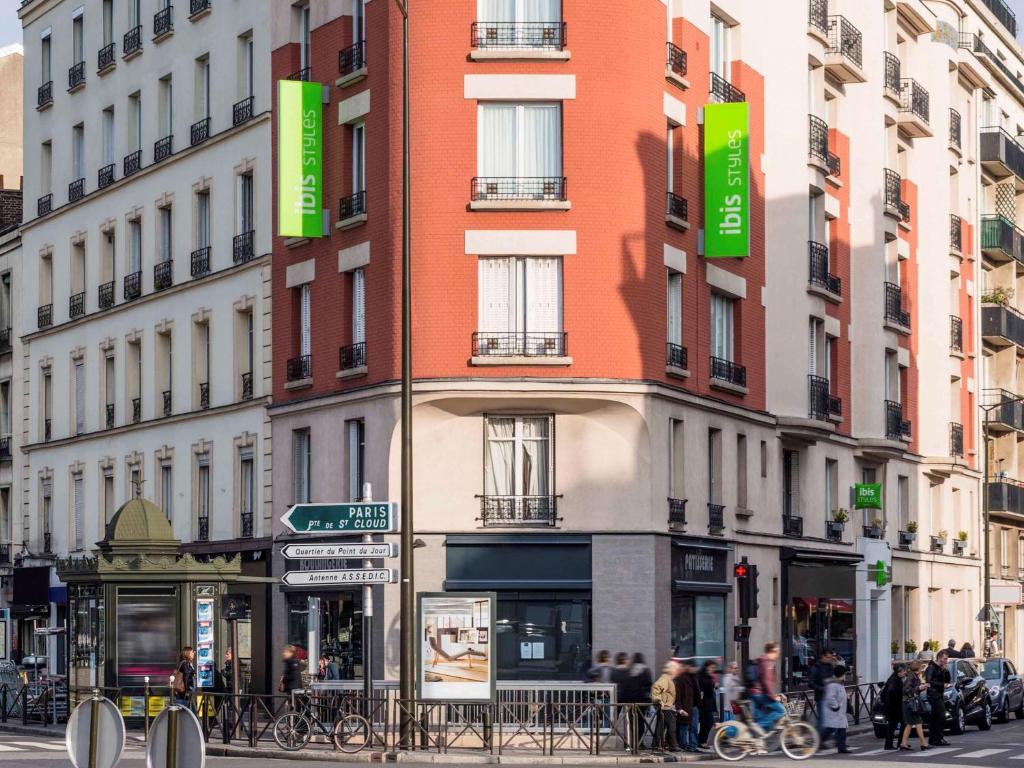 a building on a city street with people standing outside at ibis Styles Paris Boulogne Marcel Sembat in Boulogne-Billancourt
